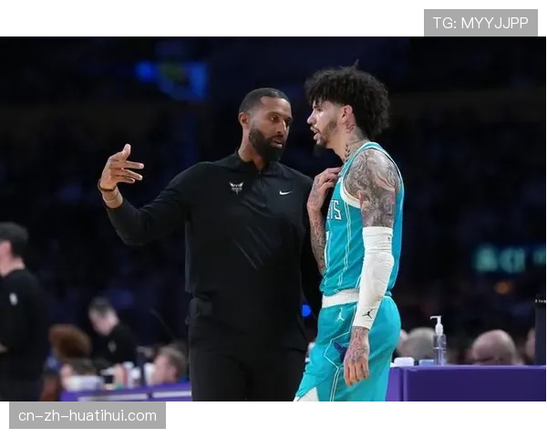 黄蜂进攻端三分投射果断 奇才防守端外线扑防不够坚决