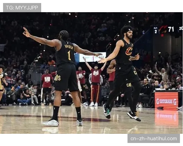 骑士双塔护框优势：阿伦与莫布里内线组合构建防守基础